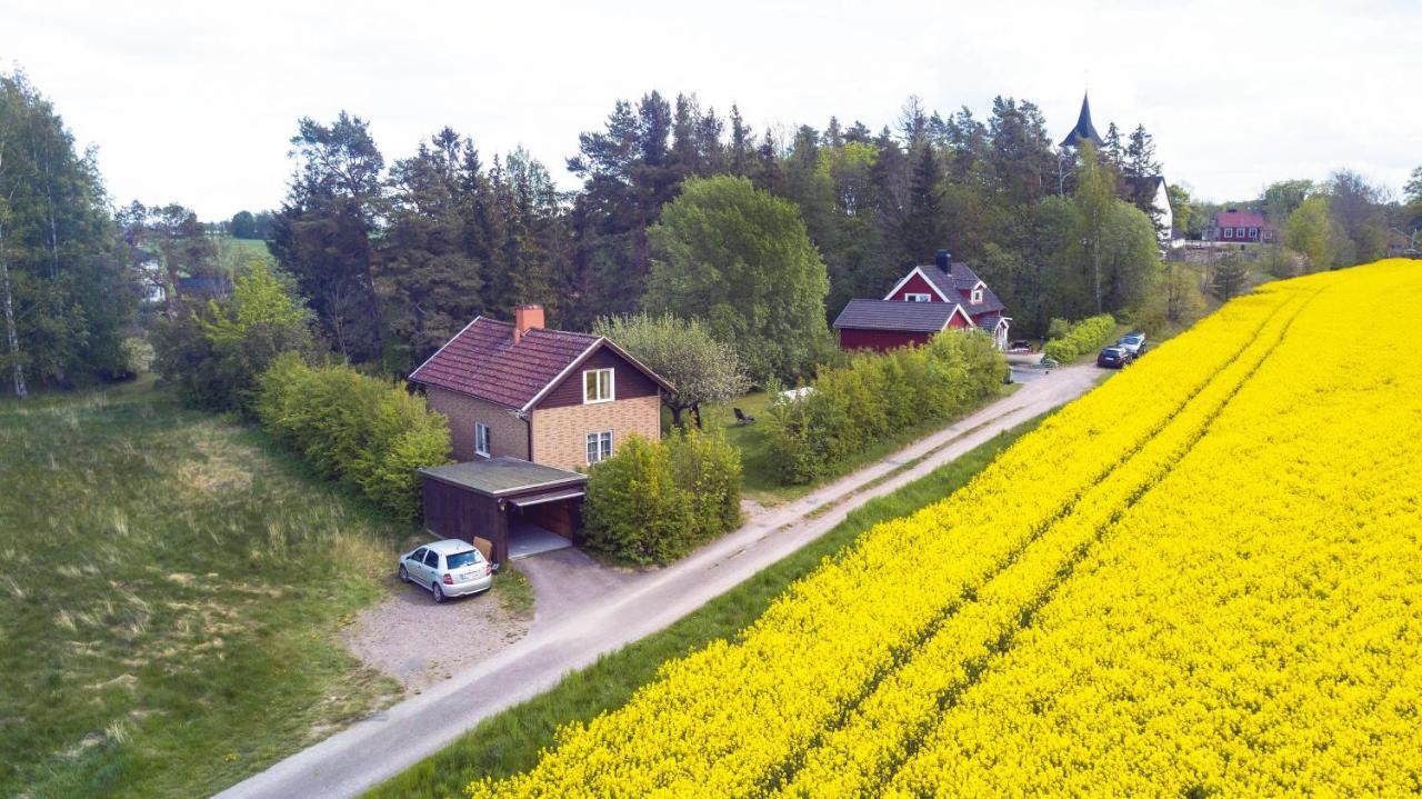 The Cozy Little House Panzió Motala Kültér fotó